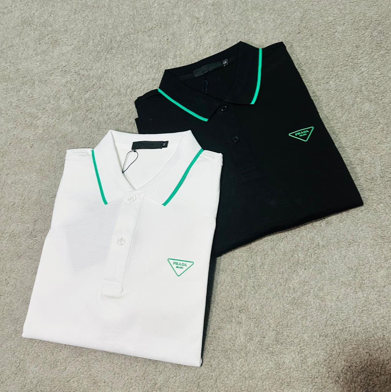 T-shirt Prada Branca e Preta TPBP-013